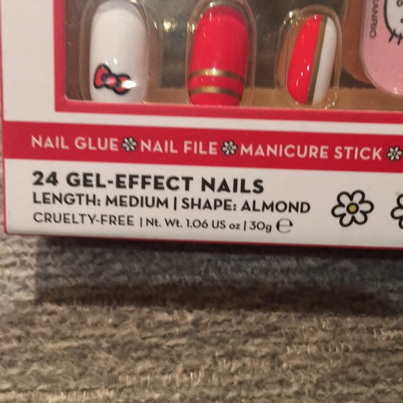 Hello Kitty Press on Nails by the crème. - Picture 4 of 5